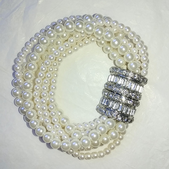 7-STRAND FAUX PEARL BRACELET WITH HUGE RHINESTONE CLASP - Picture 8 of 8